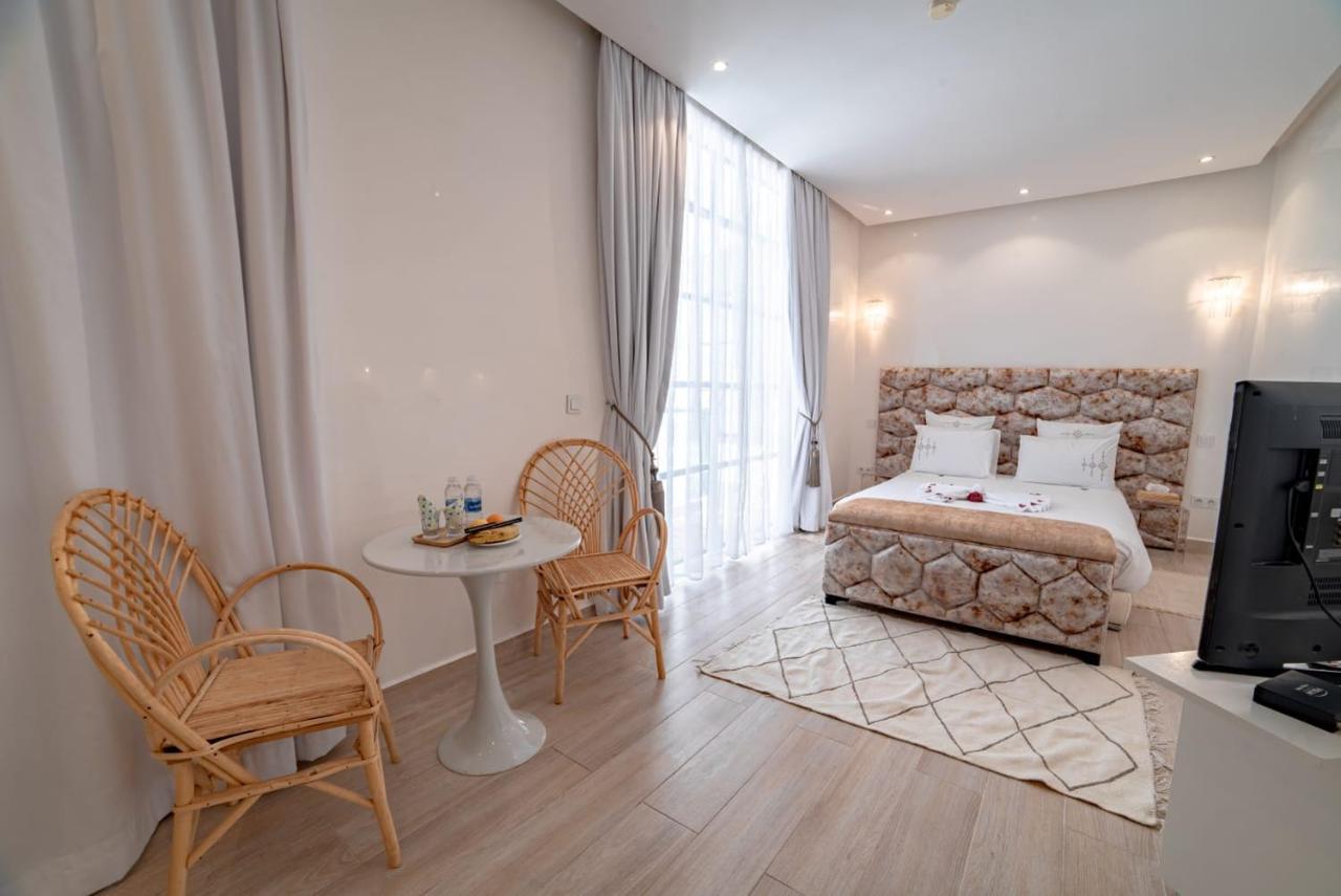 Deluxe Room,1387076396:JPEG